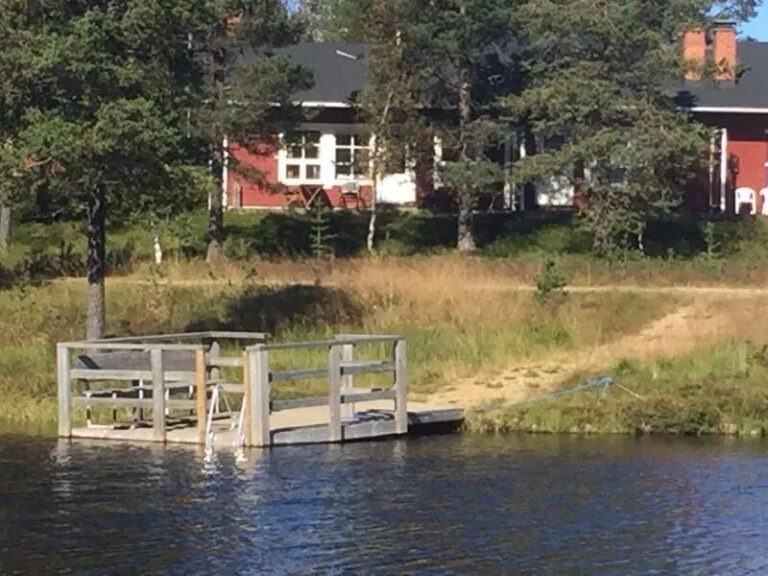 Kelolammen laituri Lapinhelmen edessä