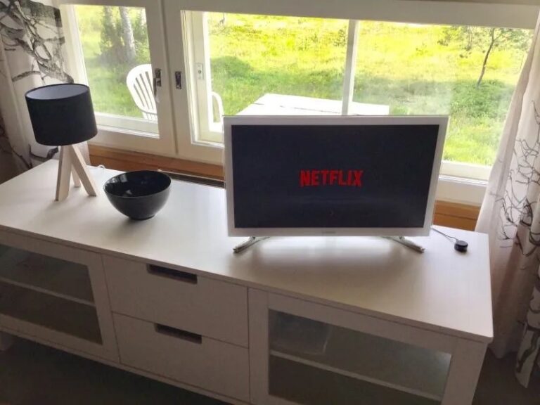 Onnenrannan olohuone ja televisio